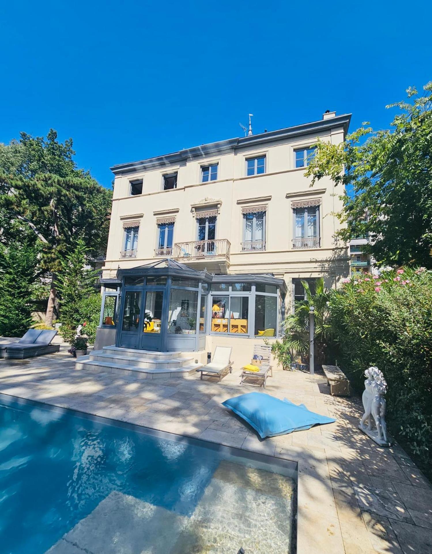 Chateau Grandclement Lyon Villeurbanne Niveau Rdc - Tresor Cache En Ville Avec Vue Piscine Et Parc Βιλερμπάν Εξωτερικό φωτογραφία