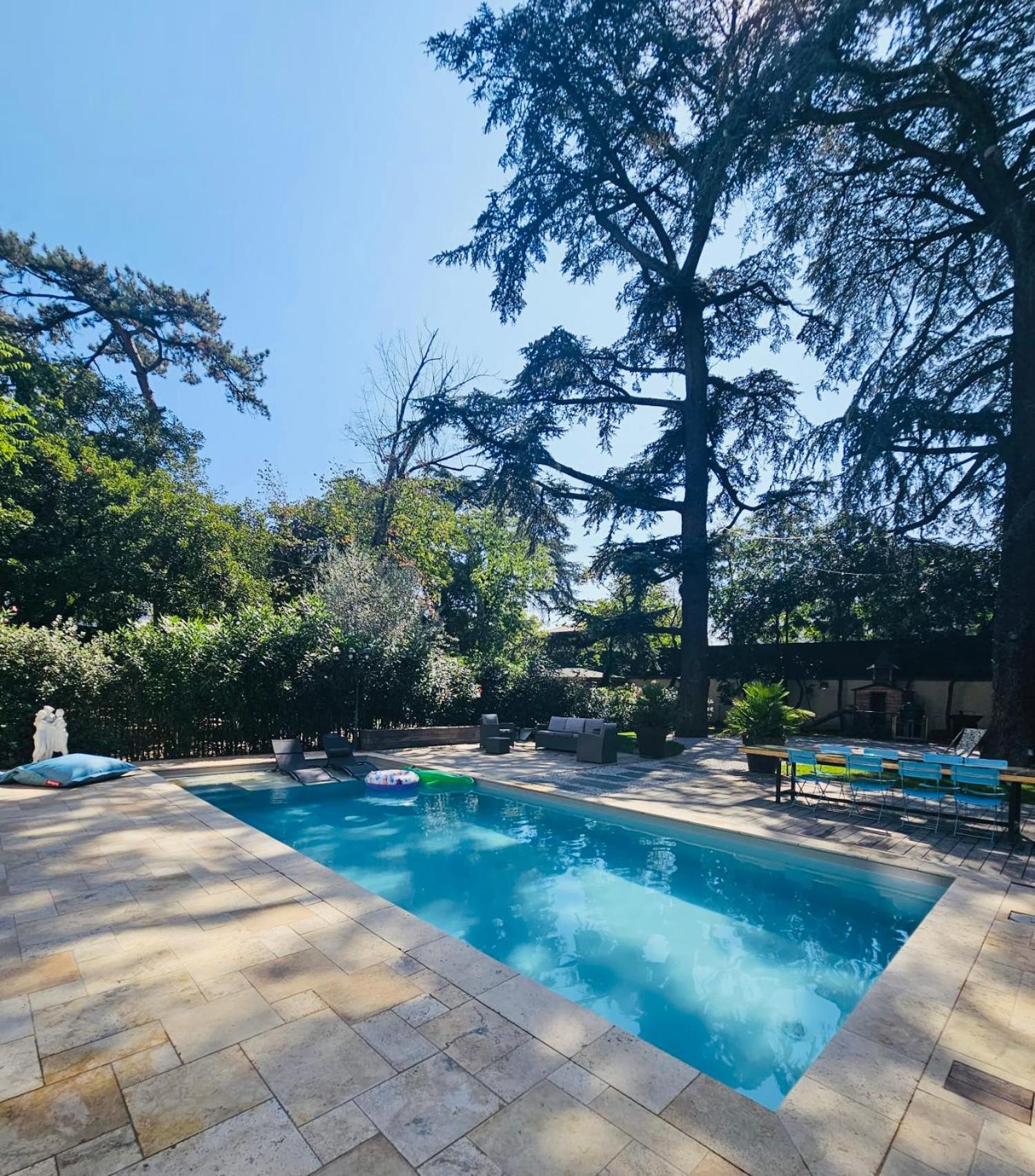 Chateau Grandclement Lyon Villeurbanne Niveau Rdc - Tresor Cache En Ville Avec Vue Piscine Et Parc Βιλερμπάν Εξωτερικό φωτογραφία